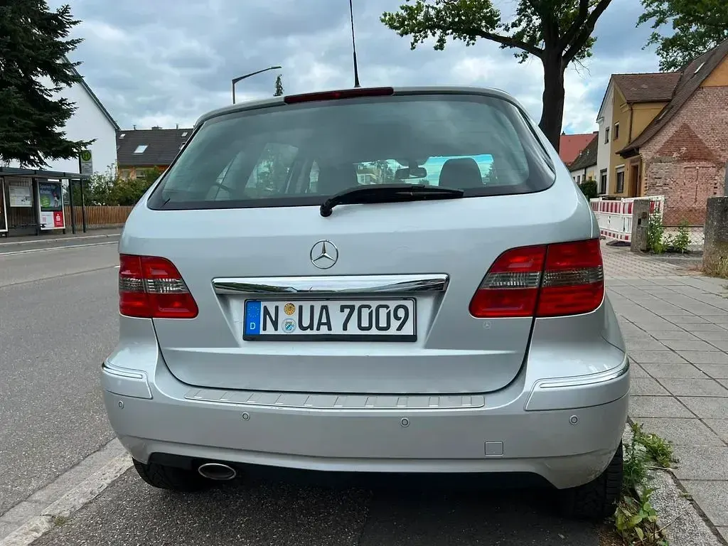 Gebraucht Mercedes 200 140 PS (102 kW) 2010 Limousine