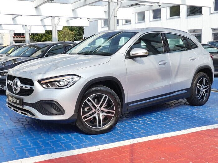 Gebraucht Mercedes GLA220 Progressive 190 PS (139 kW) 2023 Iridiumsilber metallic SUV