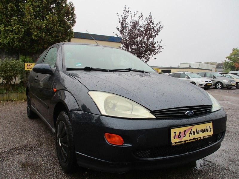 Blau Gebraucht 2000 Ford Focus Kleinwagen | 999 € (Fairer Preis) - Bild 1/4