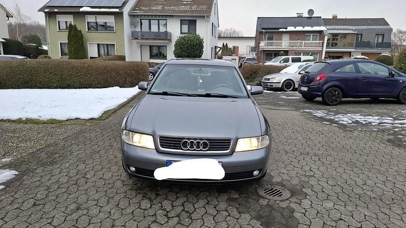 Grau Gebraucht 1999 Audi A4 Limousine | 1.054 € (Superpreis) - Bild 1/4