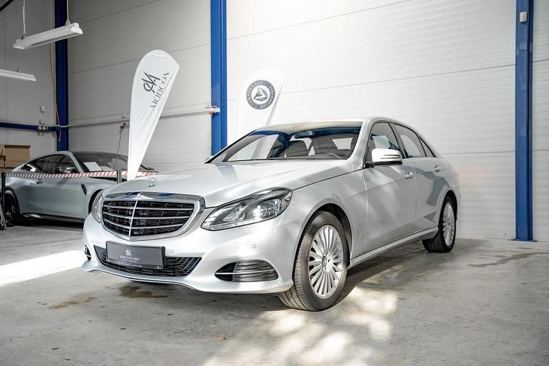 Silber Gebraucht 2015 Mercedes E250 Limousine | 22.700 € (Fairer Preis) - Bild 1/4
