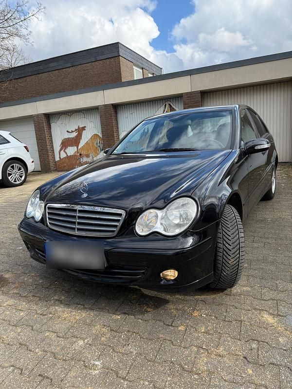 Schwarz Gebraucht 2005 Mercedes C180 Limousine | 3.199 € (Fairer Preis) - Bild 1/4