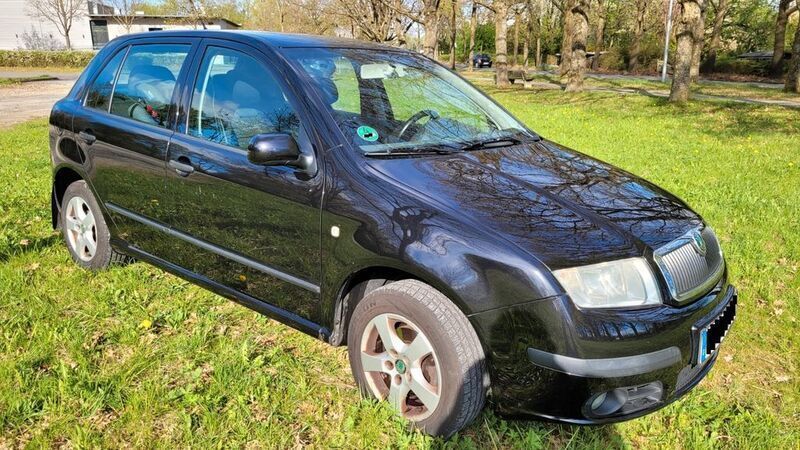 Schwarz Gebraucht 2005 Skoda Fabia Elegance Limousine | 1.999 € (Fairer Preis) - Bild 1/4