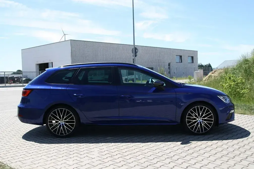 Używany Seat Leon ST FR 179 KM (131 kW) 2018 Niebieski Kombi
