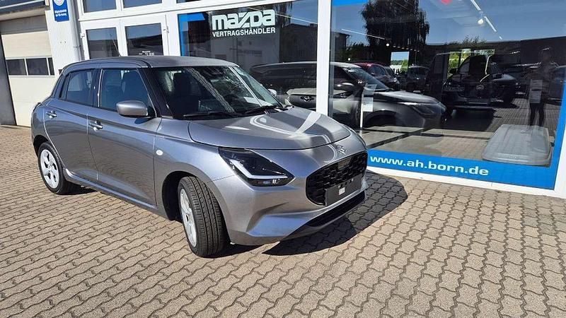 Premium silver met. Neu 2025 Suzuki Swift Comfort Kleinwagen | 21.490 € - Bild 1/4