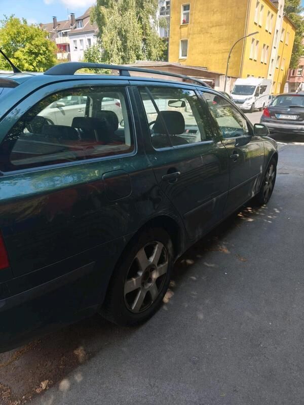 Grün Gebraucht 2007 Skoda Octavia Kombi | 1.000 € (Superpreis) - Bild 1/4