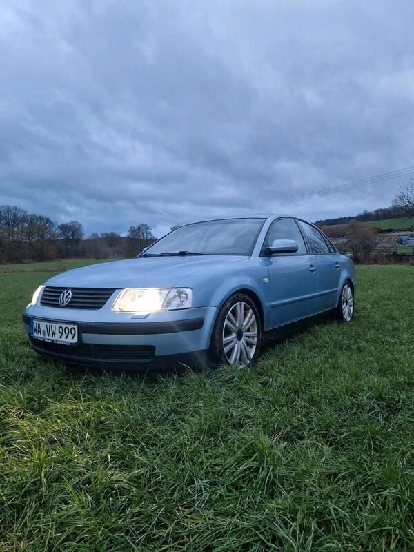 Blau Gebraucht 1998 VW Passat Limousine | 3.700 € - Bild 1/4