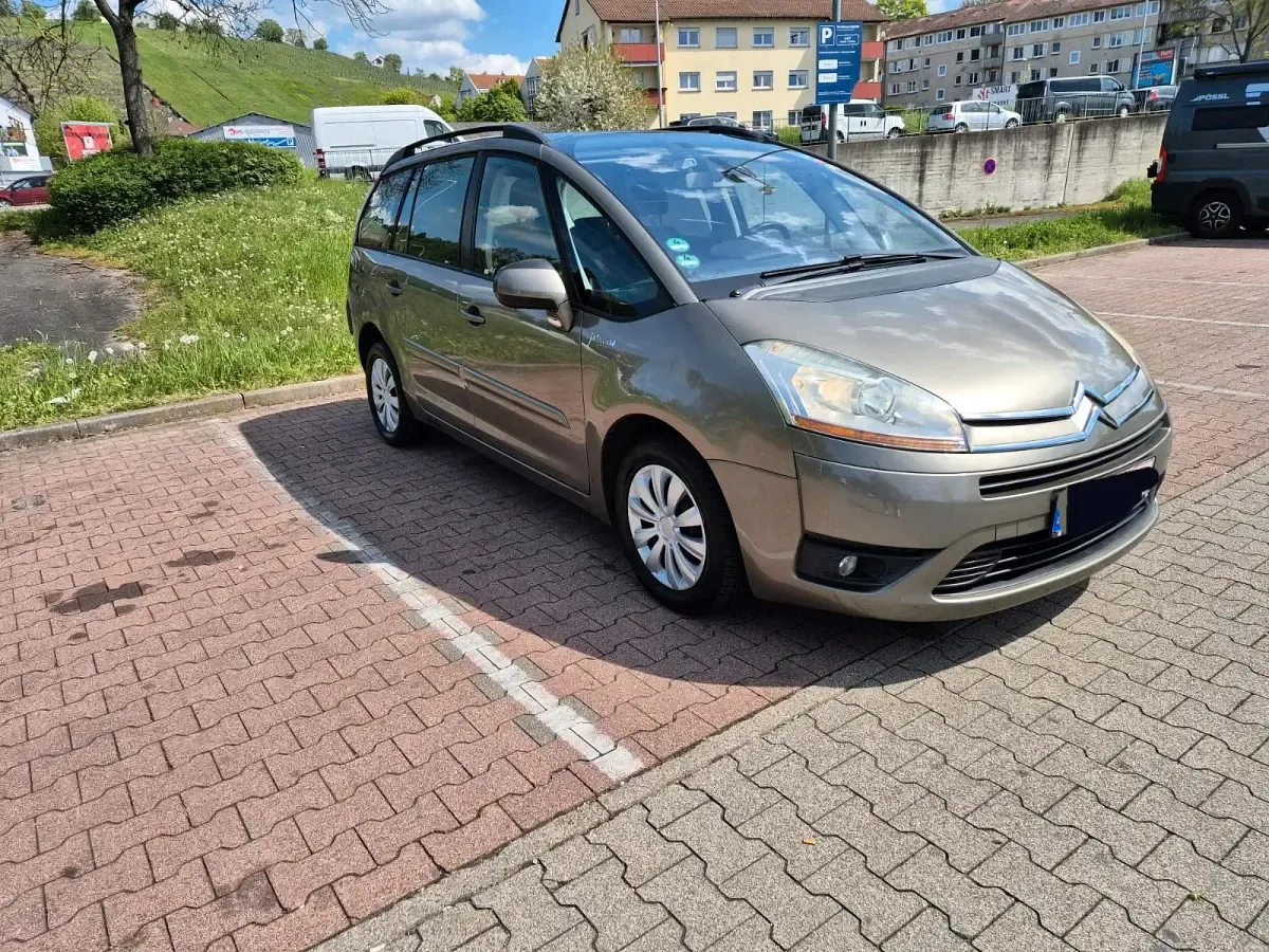 Używany Citroën C4 150 KM (110 kW) 2009 Złoty Sedan/Limuzyna