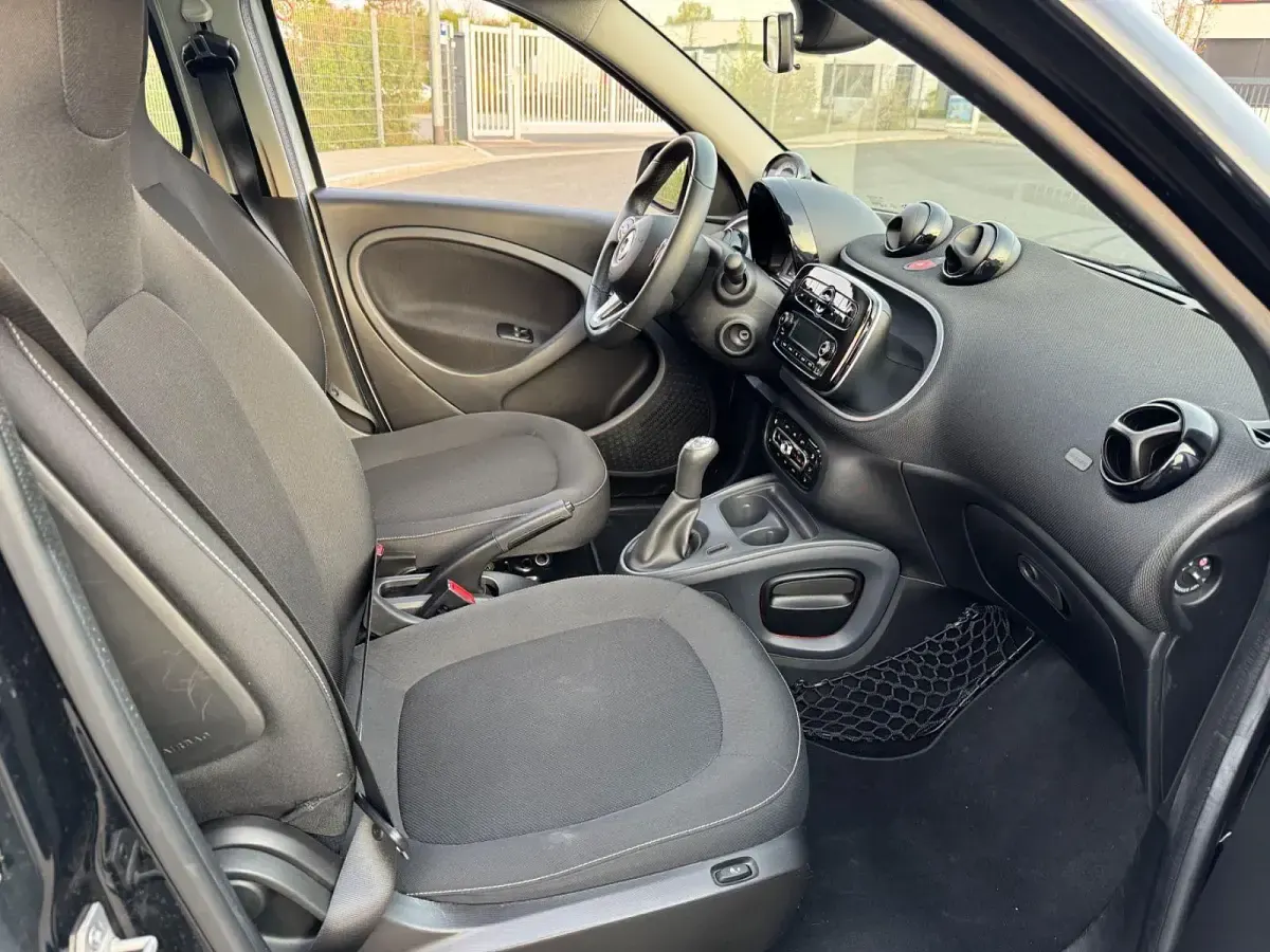 Używany Smart ForFour 71 KM (52 kW) 2018 Biały Hatchback