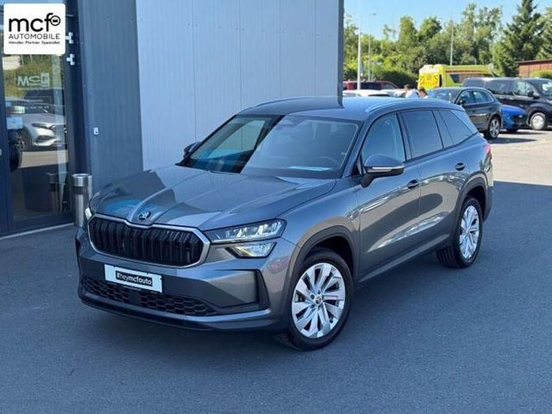 Grau Gebraucht 2024 Skoda Kodiaq Selection SUV | 39.490 € (Superpreis) - Bild 1/4