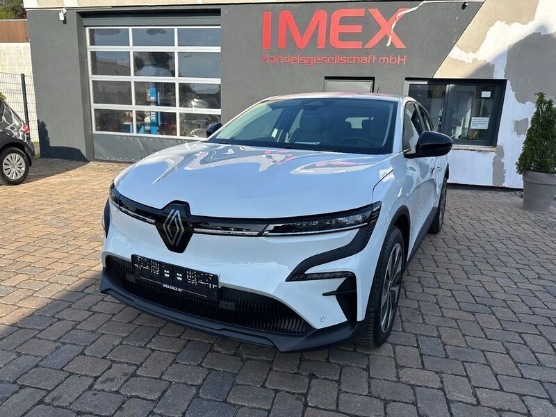 Weiß Gebraucht 2022 Renault Mégane Evolution Limousine | 21.500 € - Bild 1/4