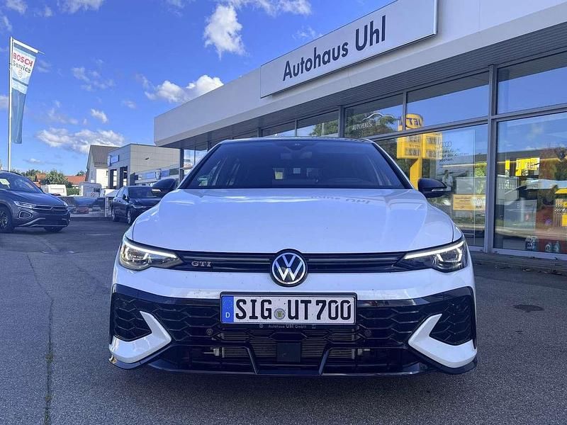 Oryxweiß perleffekt Gebraucht 2025 VW Golf VIII GTI Clubsport Limousine | 48.889 € - Bild 1/4