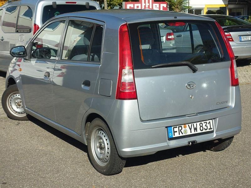 Gebraucht Daihatsu Cuore Plus 58 PS (42 kW) 2003 Silber Kleinwagen