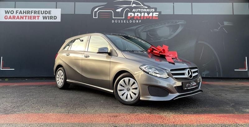 Grau Gebraucht 2017 Mercedes B200 Van / Kleinbus | 15.490 € (Fairer Preis) - Bild 1/3
