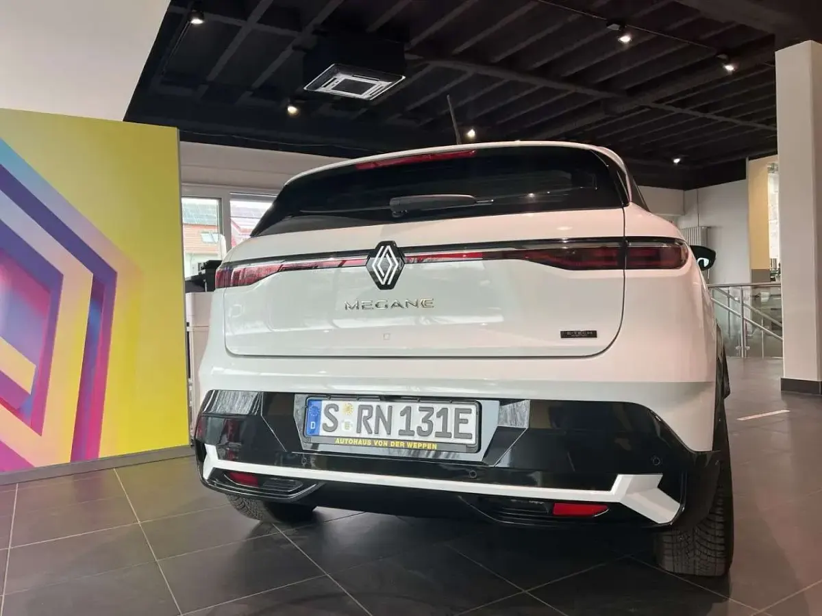 Gebraucht Renault Megane E-Tech Equilibre 96 kW (131 PS) 2024 Weiß Limousine