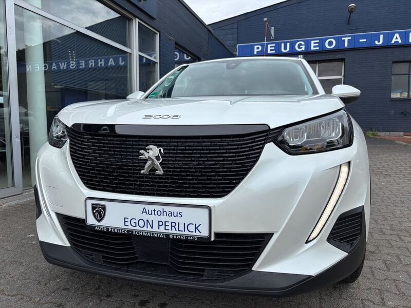Weiß Gebraucht 2024 Peugeot 2008 Active SUV | 17.490 € (Fairer Preis) - Bild 1/4