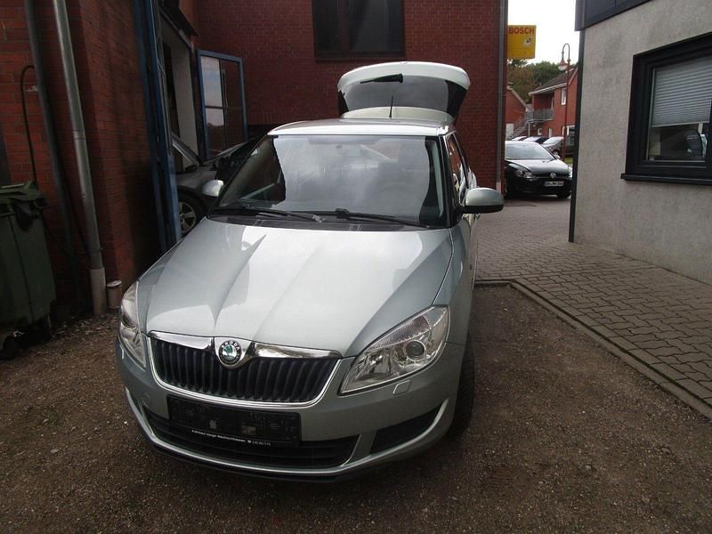 Grün Gebraucht 2012 Skoda Fabia Family Kleinwagen | 5.500 € (Etwas zu teuer) - Bild 1/4