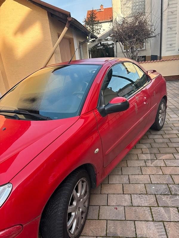 Gebraucht Peugeot 206 CC 101 PS (74 kW) 2007 Rot Cabrio