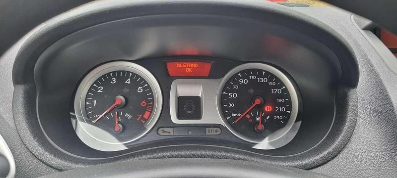 Blau Gebraucht 2011 Renault Clio II Limousine | 1.800 € (Guter Preis) - Bild 1/4