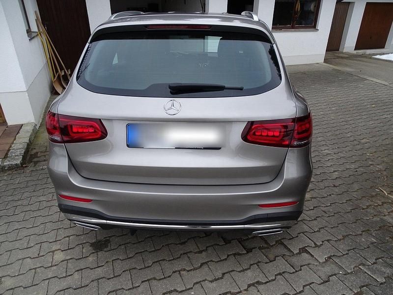 Gebraucht Mercedes GLC200 AMG 197 PS (144 kW) 2022 Silber SUV