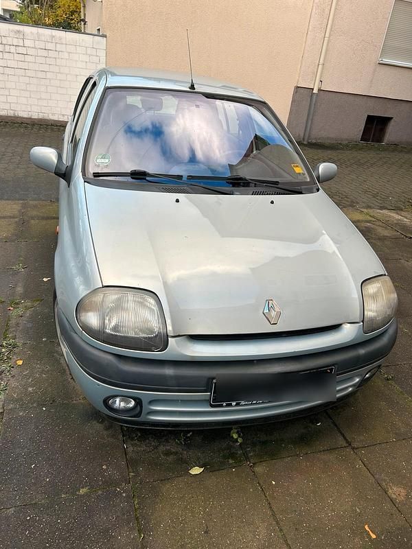 Silber Gebraucht 1999 Renault Clio II Kleinwagen | 1.000 € (Fairer Preis) - Bild 1/4
