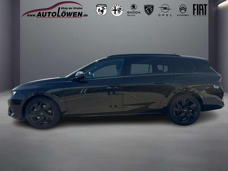 Neu Opel Astra 131 PS (96 kW) 2025 Karbon schwarz (schwarz) Kombi
