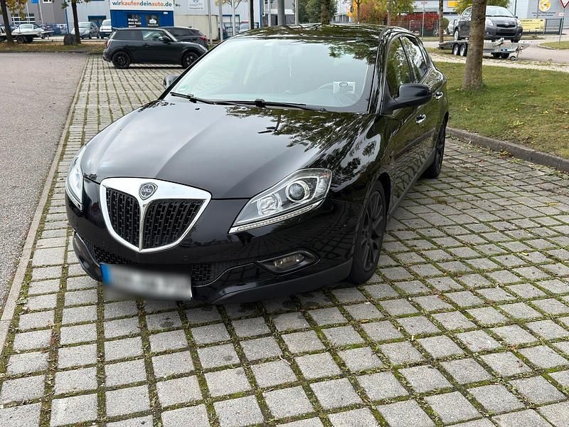 Schwarz Gebraucht 2011 Lancia Delta Limousine | 2.000 € - Bild 1/4