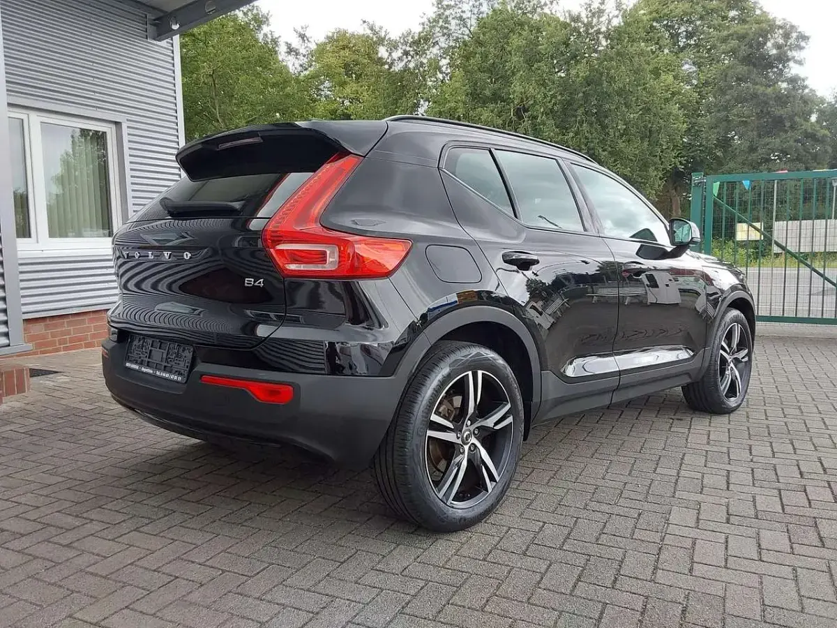Gebraucht Volvo XC40 R-Design 197 PS (144 kW) 2022 Schwarz metallic SUV