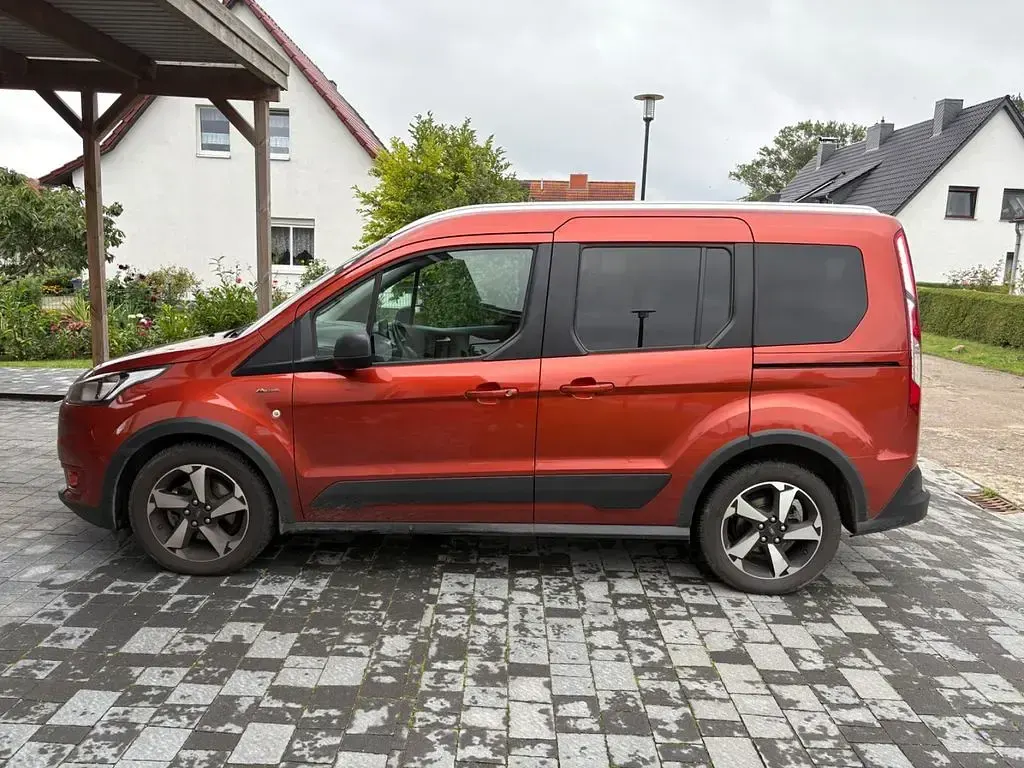Gebraucht Ford Tourneo Connect Active 101 PS (74 kW) 2021 Rot Van / Kleinbus