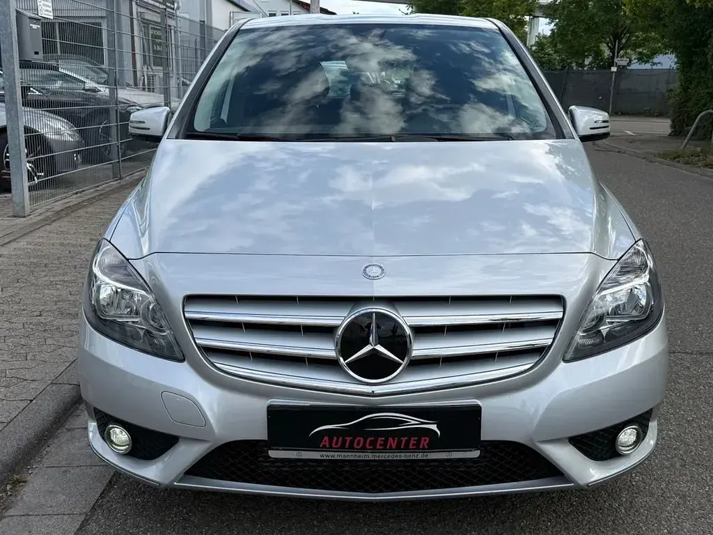 Gebraucht Mercedes B180 122 PS (89 kW) 2013 Silber Van / Kleinbus