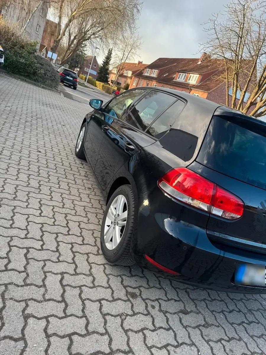 Gebraucht VW Golf VI Match 86 PS (63 kW) 2012 Schwarz Kleinwagen