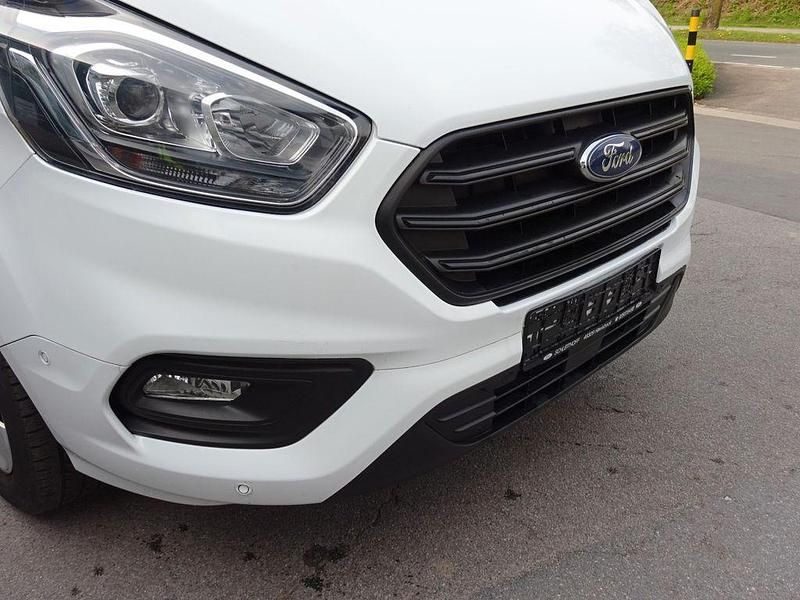 Używany Ford Transit Custom Trend 131 KM (96 kW) 2022 Biały Sedan/Limuzyna