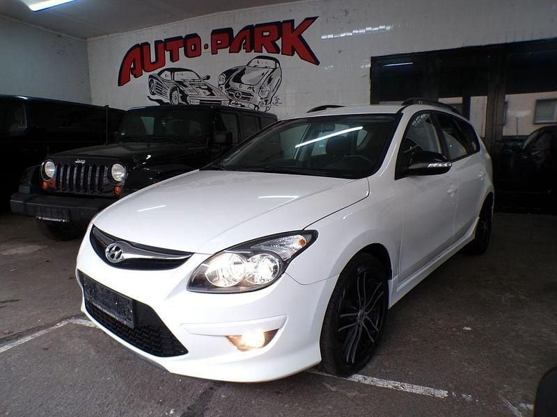 Weiß Gebraucht 2012 Hyundai i30 Kombi | 1.990 € (Superpreis) - Bild 1/4