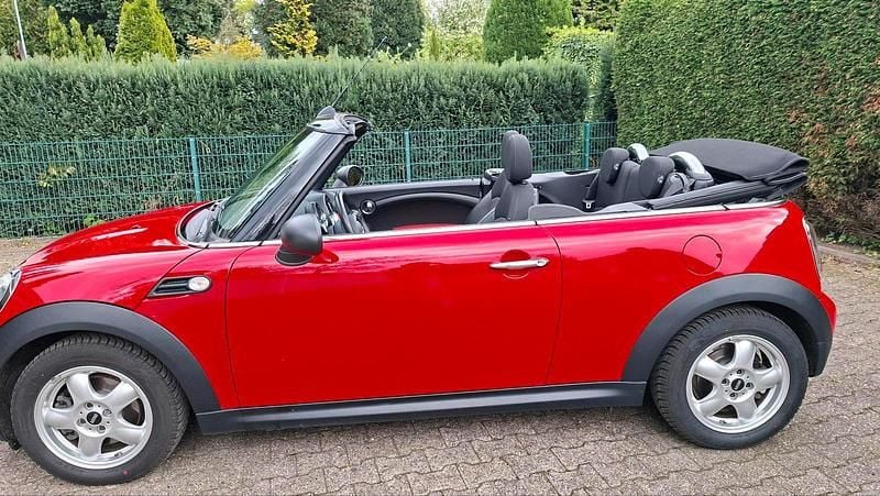 Second-hand Mini One Cabriolet 98 CP (72 kW) 2016 Roșu Cabrio