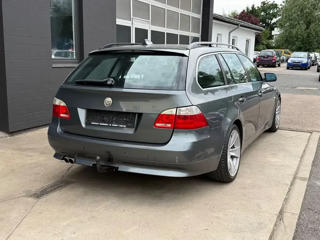 Gebraucht BMW 525 Performance 177 PS (130 kW) 2006 Grau Kombi