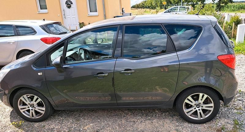 Grau Gebraucht 2011 Opel Meriva Van / Kleinbus | 2.600 € (Superpreis) - Bild 1/4
