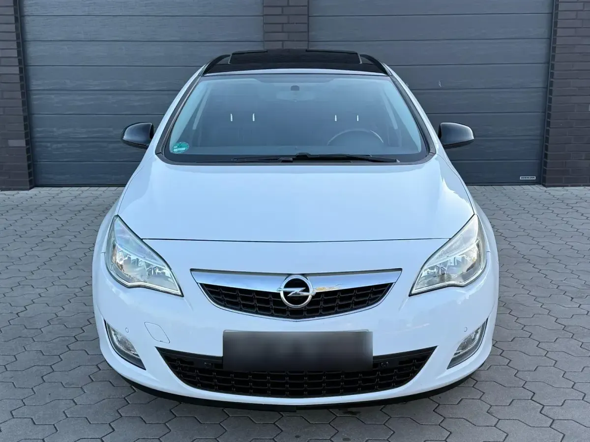 Usado Opel Astra 110 HP (80 kW) 2012 Branco Carrinha