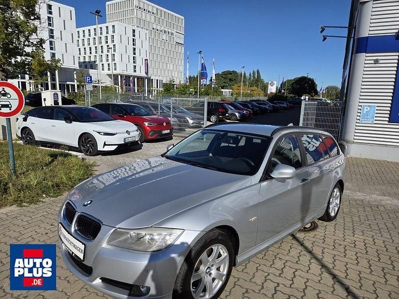 Silber Gebraucht 2012 BMW 318 Lifestyle Kombi | 7.499 € (Guter Preis) - Bild 1/4