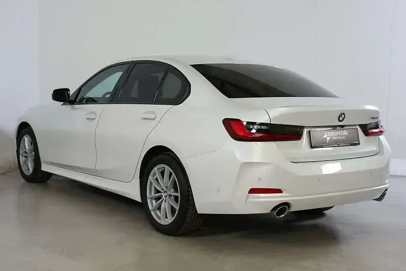 Gebraucht BMW 318 Shadowline 150 PS (110 kW) 2025 Mineralweiss met. Limousine