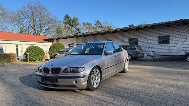 Silber Gebraucht 2004 BMW 318 Limousine | 3.300 € (Fairer Preis) - Bild 1/4