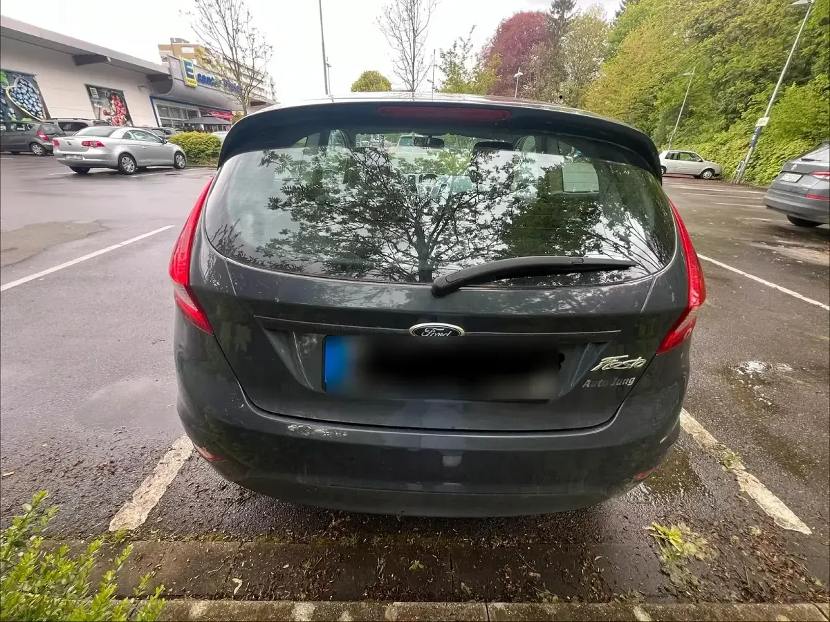 Gebraucht Ford Fiesta 60 PS (44 kW) 2010 Grau Kleinwagen