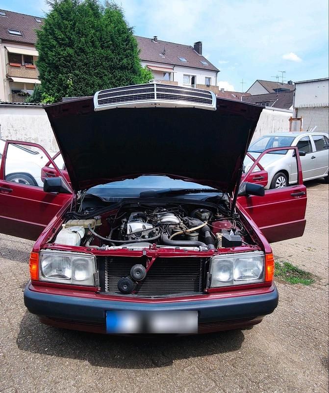 Gebraucht Mercedes 190 72 PS (52 kW) 1993 Rot Limousine