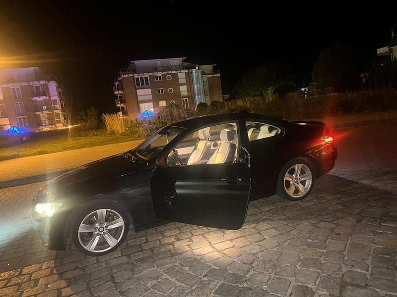 Schwarz Gebraucht 2010 BMW 320 Coupé | 8.500 € (Fairer Preis) - Bild 1/4