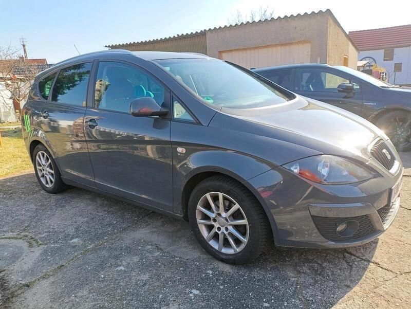 Grau Gebraucht 2009 Seat Altea XL Stylance Van / Kleinbus | 2.200 € - Bild 1/4