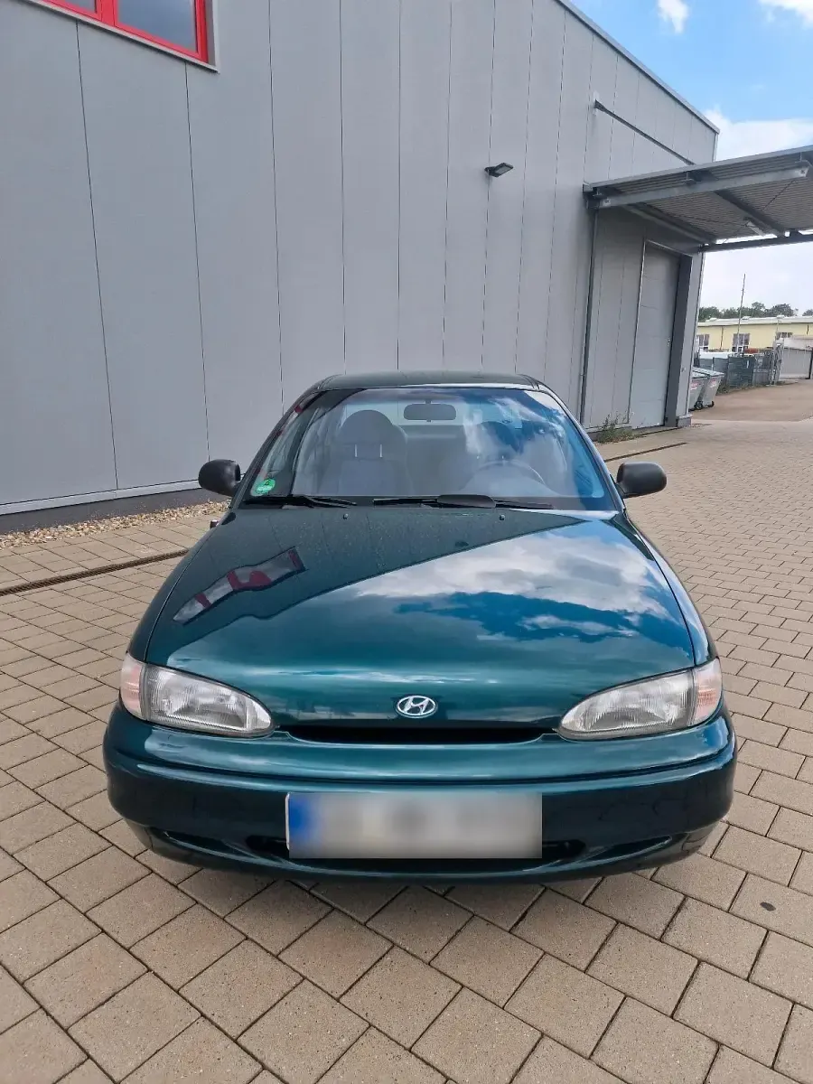 Gebraucht Hyundai Accent 81 PS (59 kW) 1995 Grün Limousine