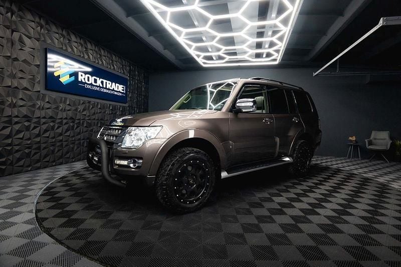 Gebraucht Mitsubishi Pajero Top 190 PS (139 kW) 2017 Granitbraun (m) SUV