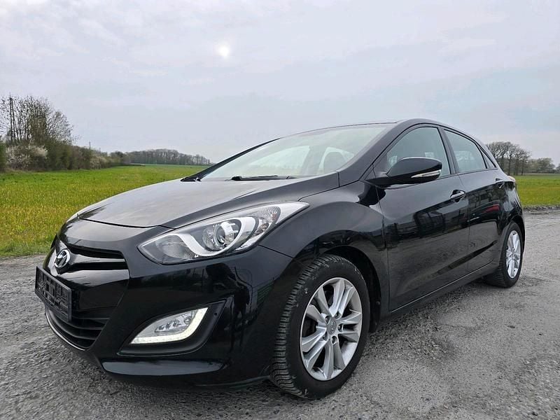 Gebraucht Hyundai i30 Edition 110 PS (80 kW) 2014 Schwarz Limousine