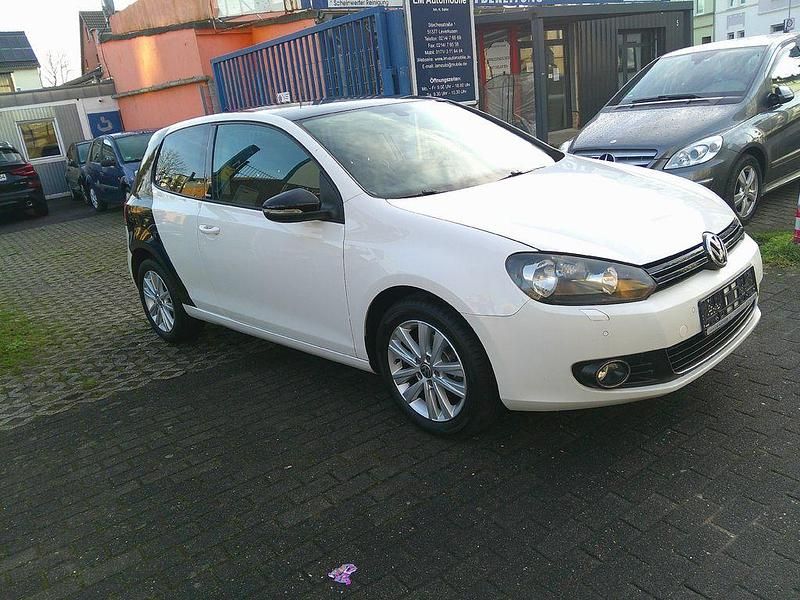 Gebraucht VW Golf VII Style 105 PS (77 kW) 2012 Weiß Limousine