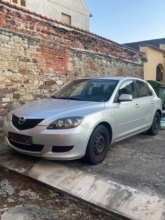 Grau Gebraucht 2004 Mazda 3 Comfort Limousine | 1.700 € (Guter Preis) - Bild 1/4