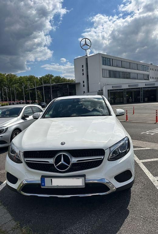 Weiß Gebraucht 2017 Mercedes GLC220 Coupé | 32.200 € (Guter Preis) - Bild 1/4
